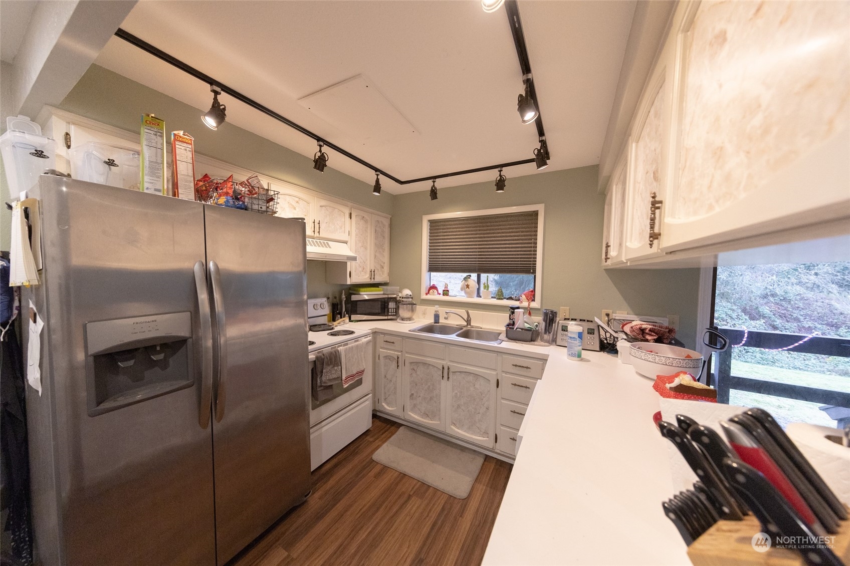 168 Chilvers E & F Road Chehalis, WA 98532 - Photo 19 of 29 a kitchen with refrigerator and window