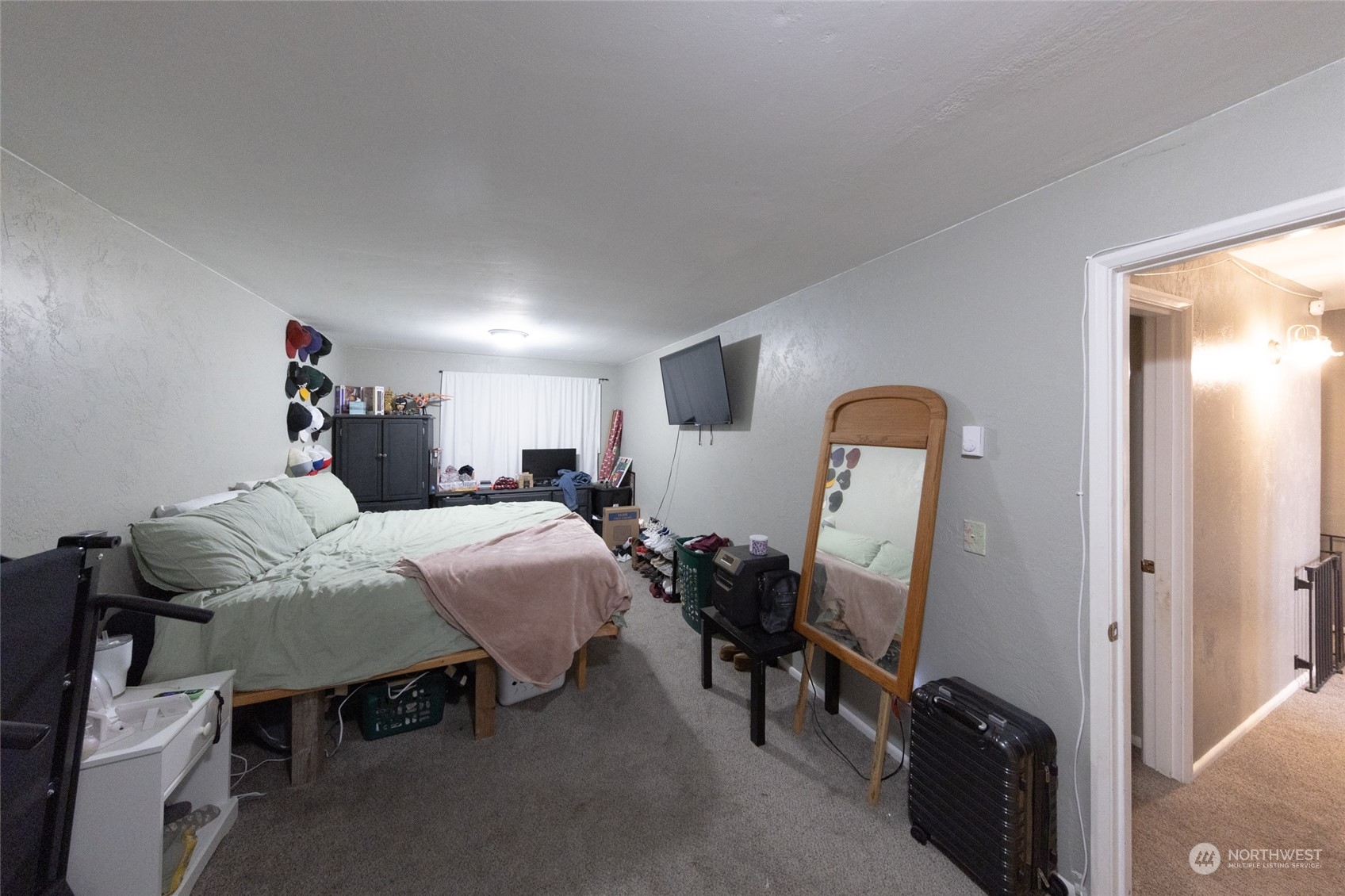 168 Chilvers E & F Road Chehalis, WA 98532 - Photo 20 of 29 a bed room with furniture and a mirror