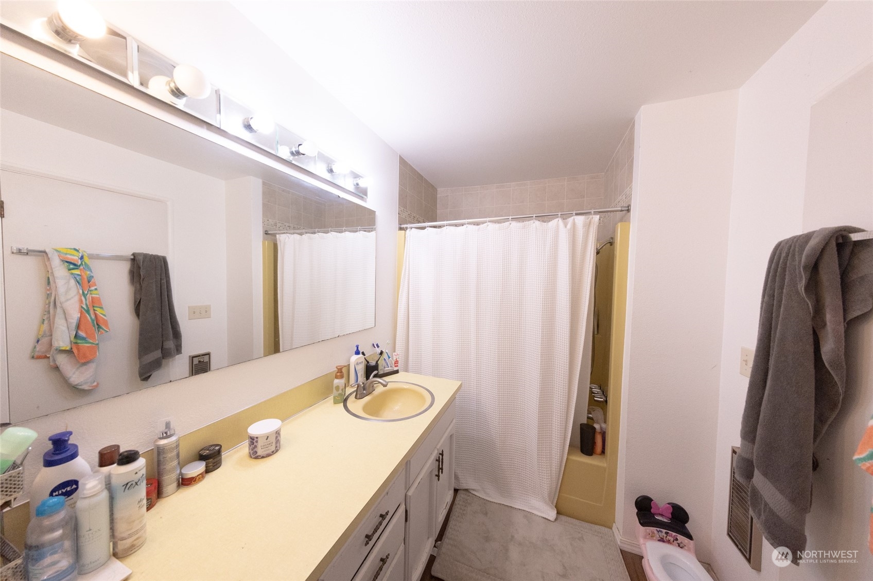 168 Chilvers E & F Road Chehalis, WA 98532 - Photo 23 of 29 a bathroom with a sink double vanity and a mirror