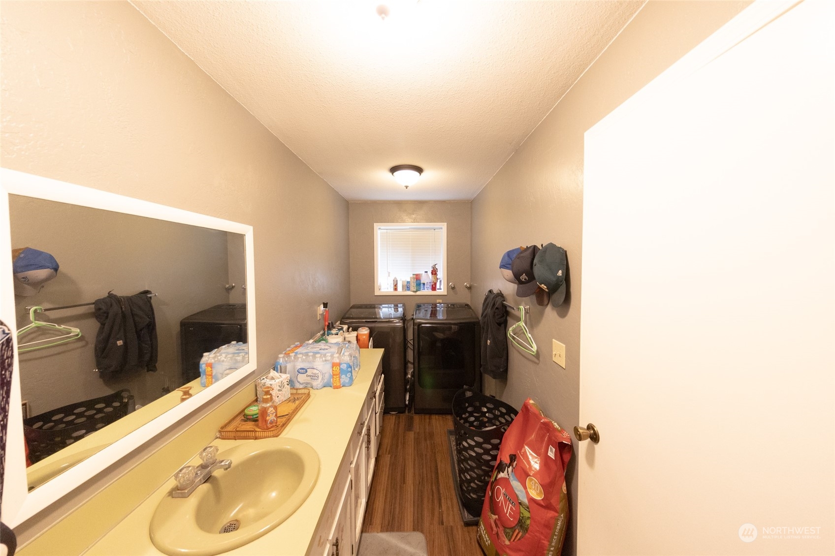 168 Chilvers E & F Road Chehalis, WA 98532 - Photo 24 of 29 a view of a living room and bathroom