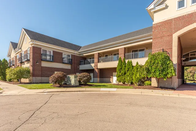 $249,900 | 283 South Zeeb Road, Unit 212, Ann Arbor, MI 48103