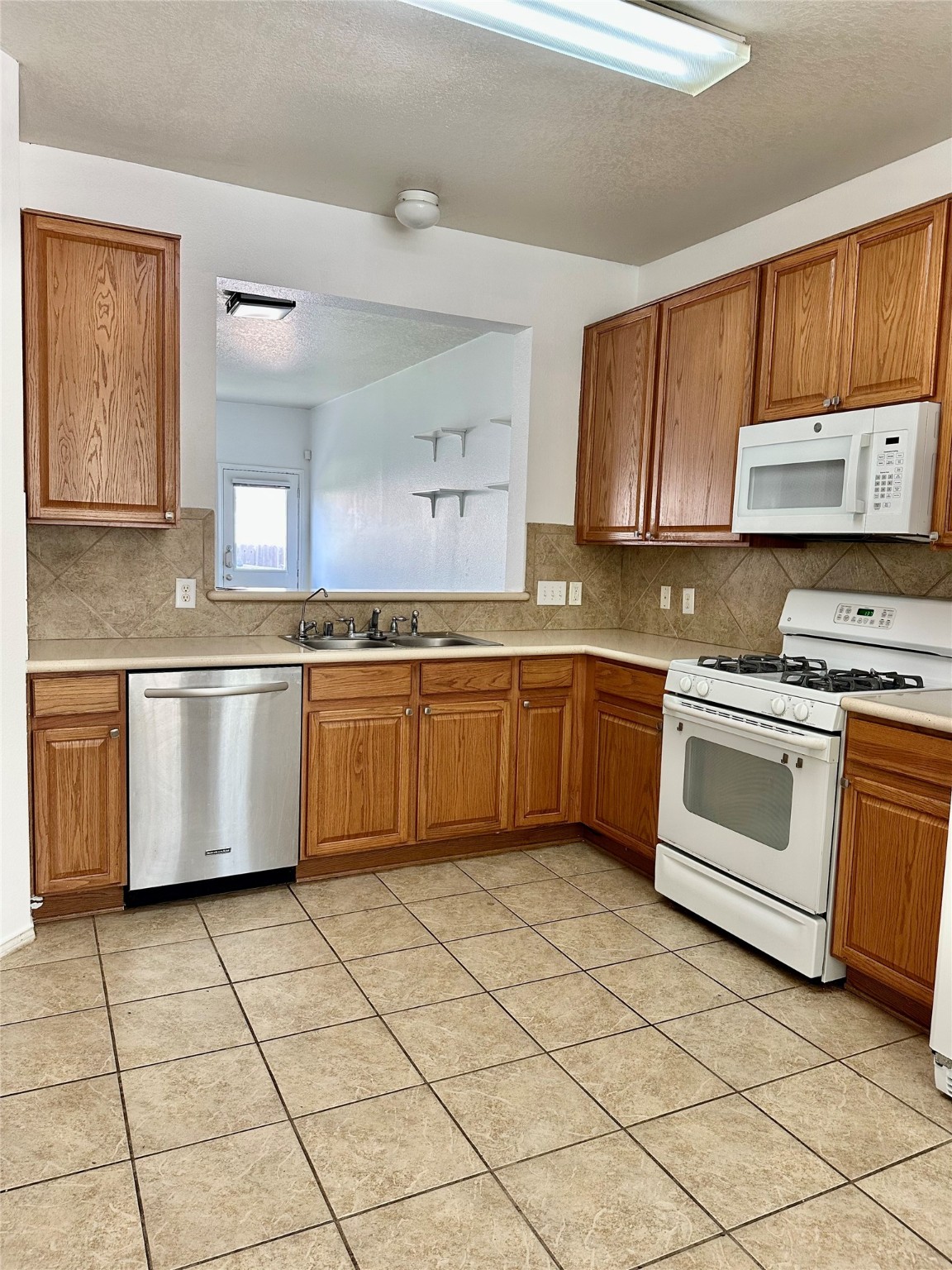 29740 Sullivan Oaks Drive Spring, TX 77386 - Photo 11 of 39 plenty of counter space for the chef