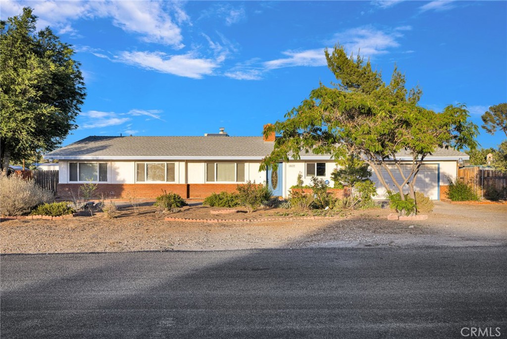 15177 Mendota Road North Apple Valley, CA 92307 - Photo 31 of 50 a front view of a house with a garden
