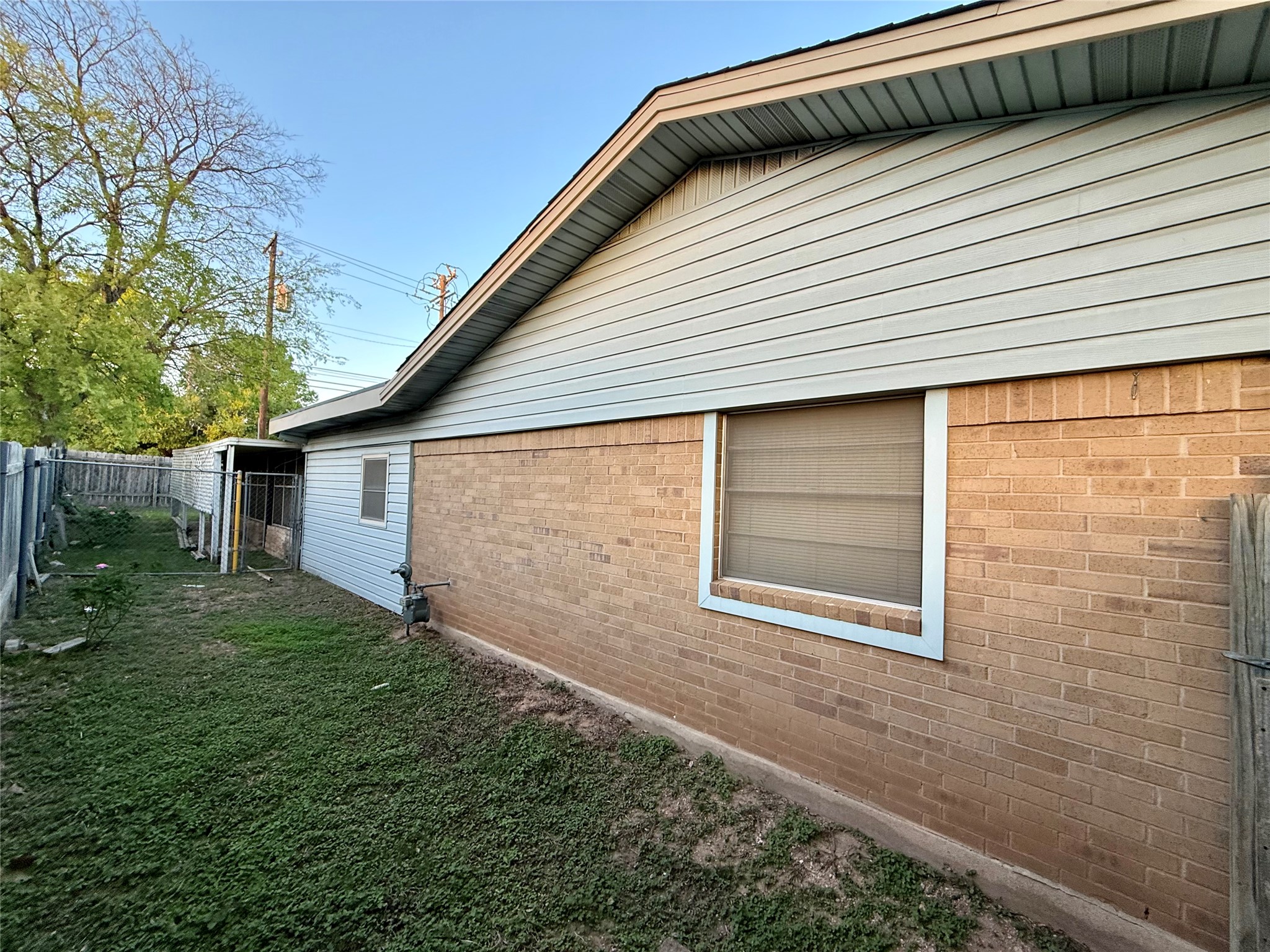 100 Skyloop Drive Austin, TX 78745 - Photo 16 of 22