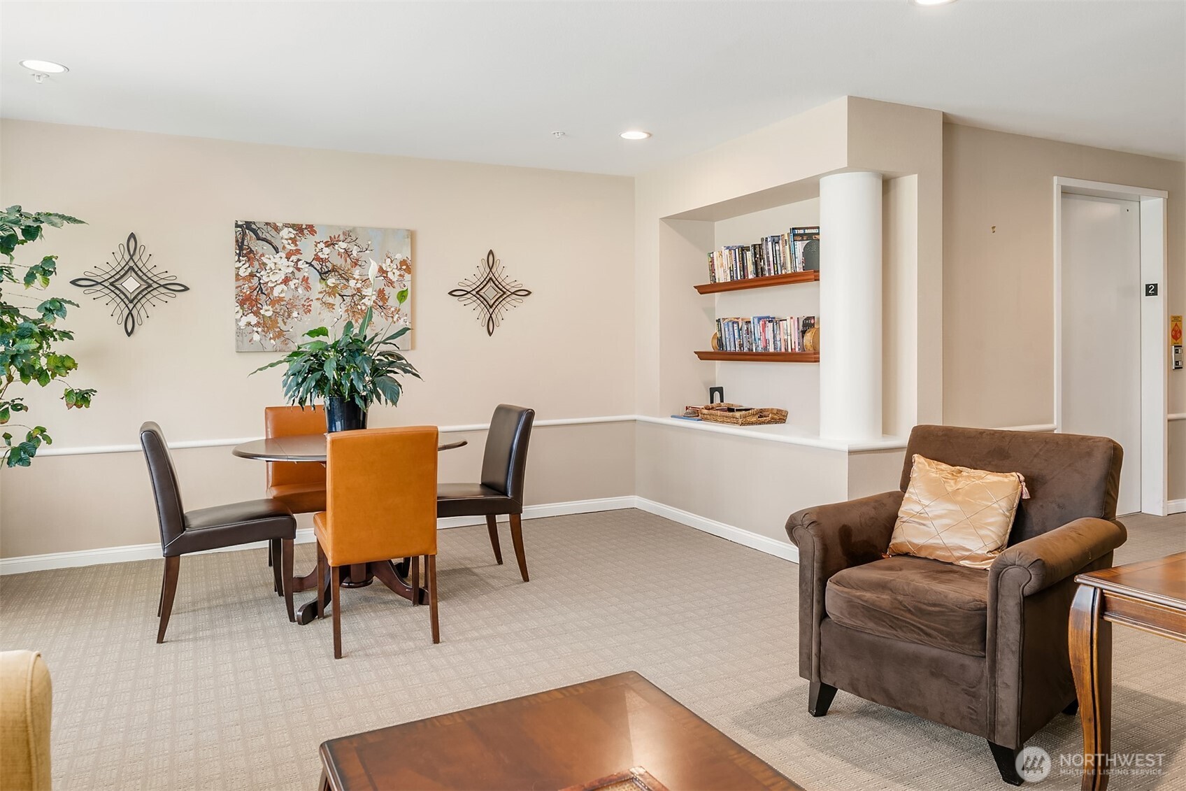 4109 224th Lane Southeast, Unit 213 Issaquah, WA 98029 - Photo 25 of 34 a living room with furniture and a potted plant