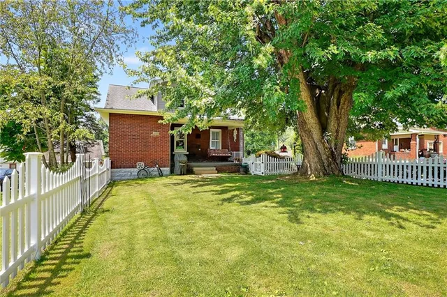 $265,000 | 150 North Haft Street, Houston, PA 15342