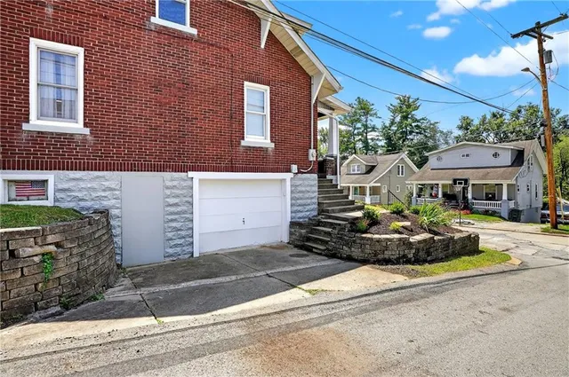 $265,000 | 150 North Haft Street, Houston, PA 15342