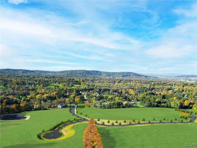 $700,000 | 2612 Saddleback Lane, Bethlehem, PA 18015