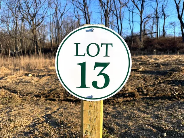 $700,000 | 2612 Saddleback Lane, Bethlehem, PA 18015