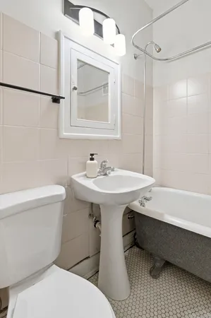 $1,295 | 2881 Irving Avenue South, Unit 202, Minneapolis, MN 55408