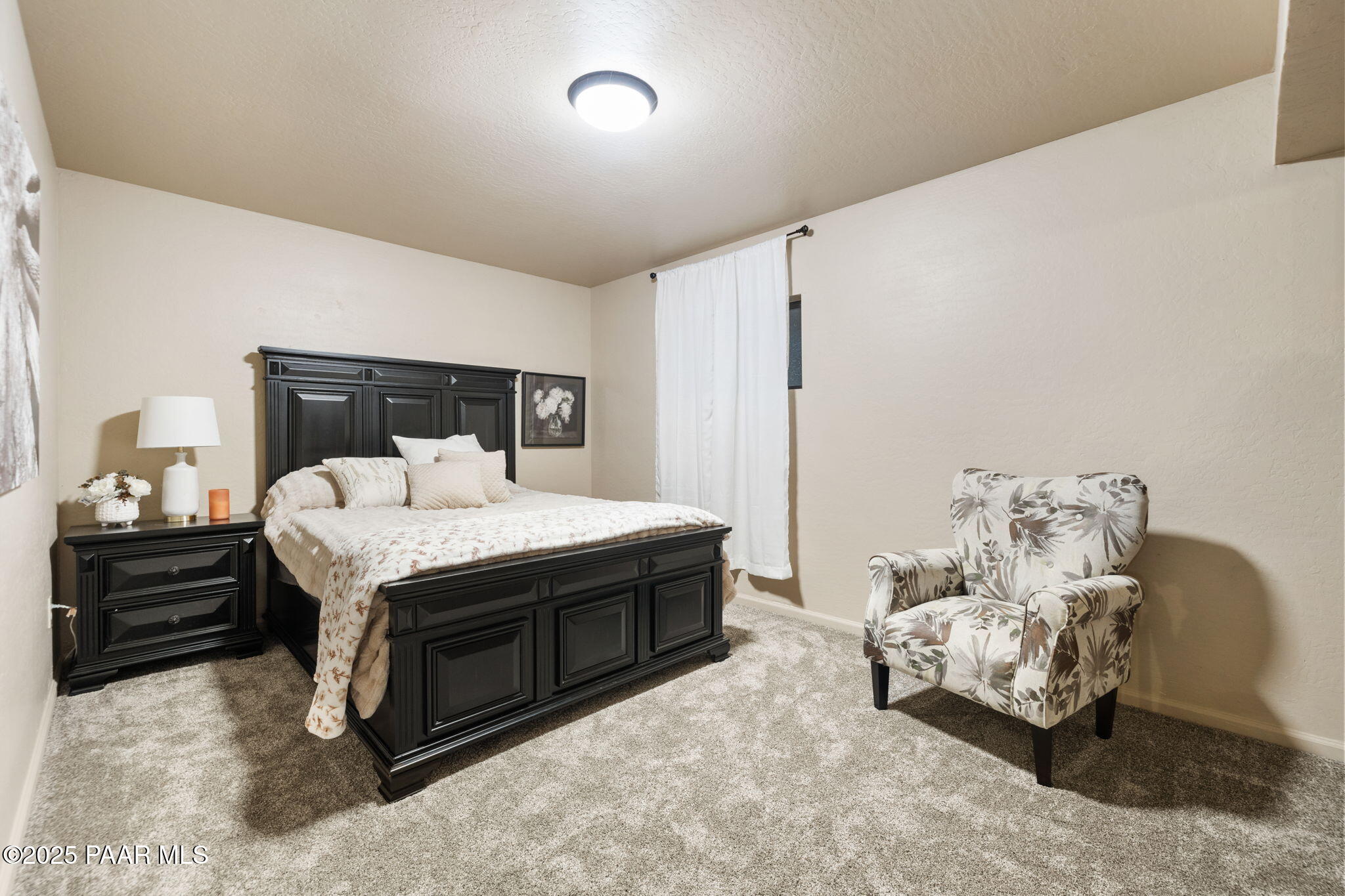 17441 West Fair Oaks Road Prescott, AZ 86305 - Photo 39 of 47 a bedroom with a bed and a couch