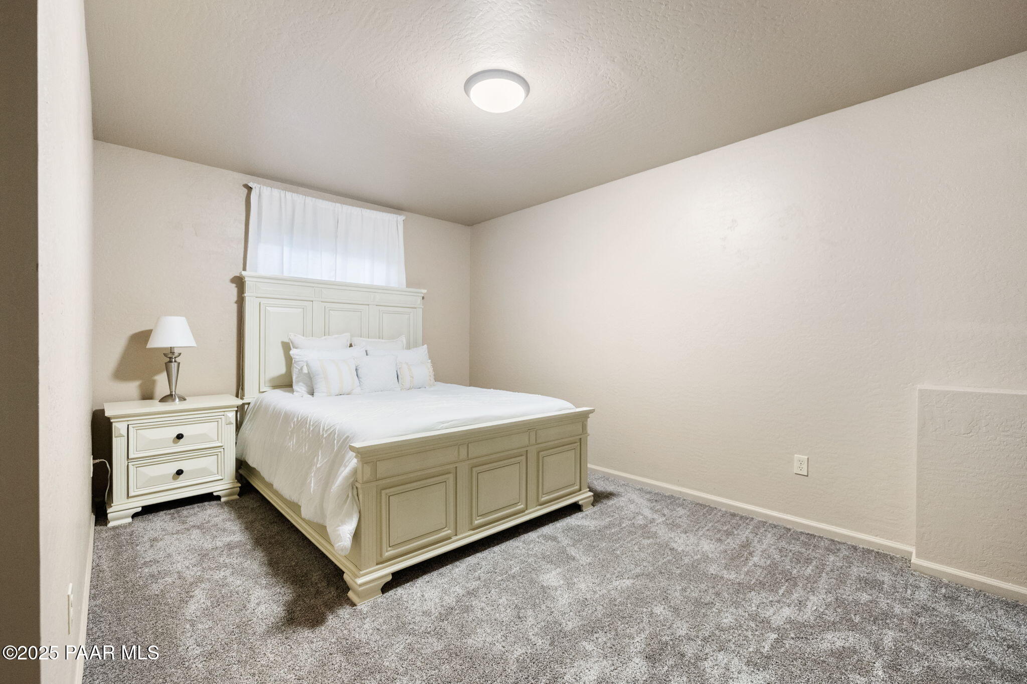 17441 West Fair Oaks Road Prescott, AZ 86305 - Photo 41 of 47 a spacious bedroom with a bed and a cabinets