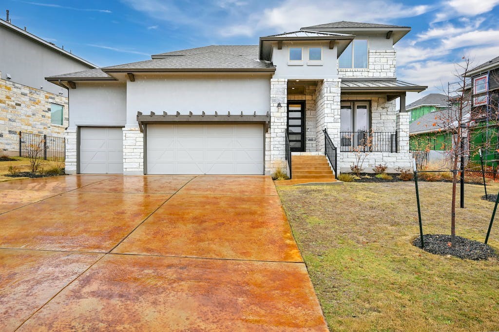 a house view with a outdoor space