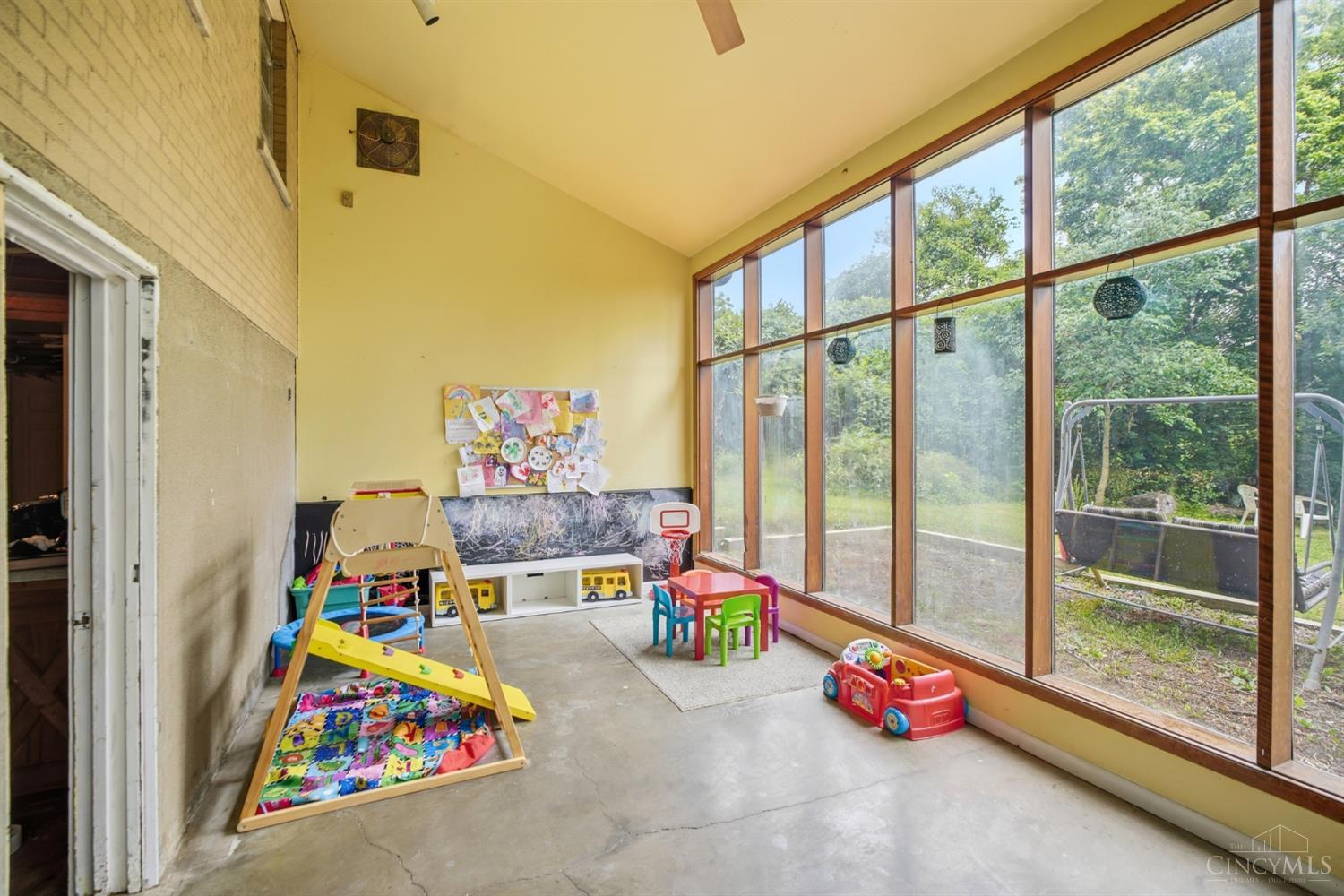 6027 Springdale Road Cincinnati, OH 45247 - Photo 19 of 25