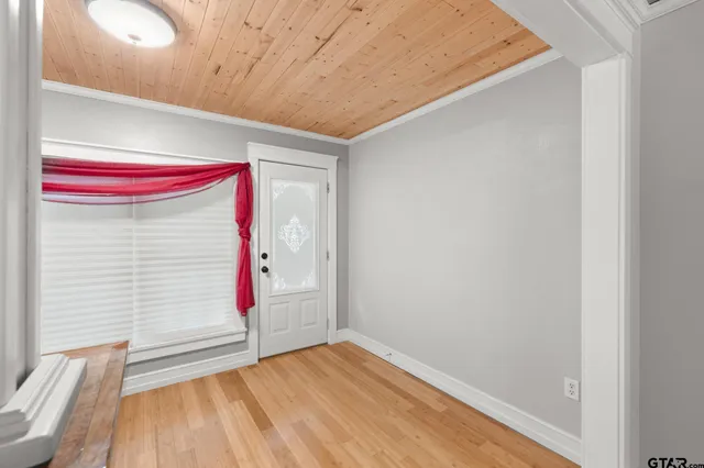 a view of livingroom with hardwood floor and a ceiling fan