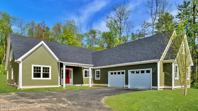$1,495,000 | 4 Thrushwood Lane, Great Barrington, MA 01230