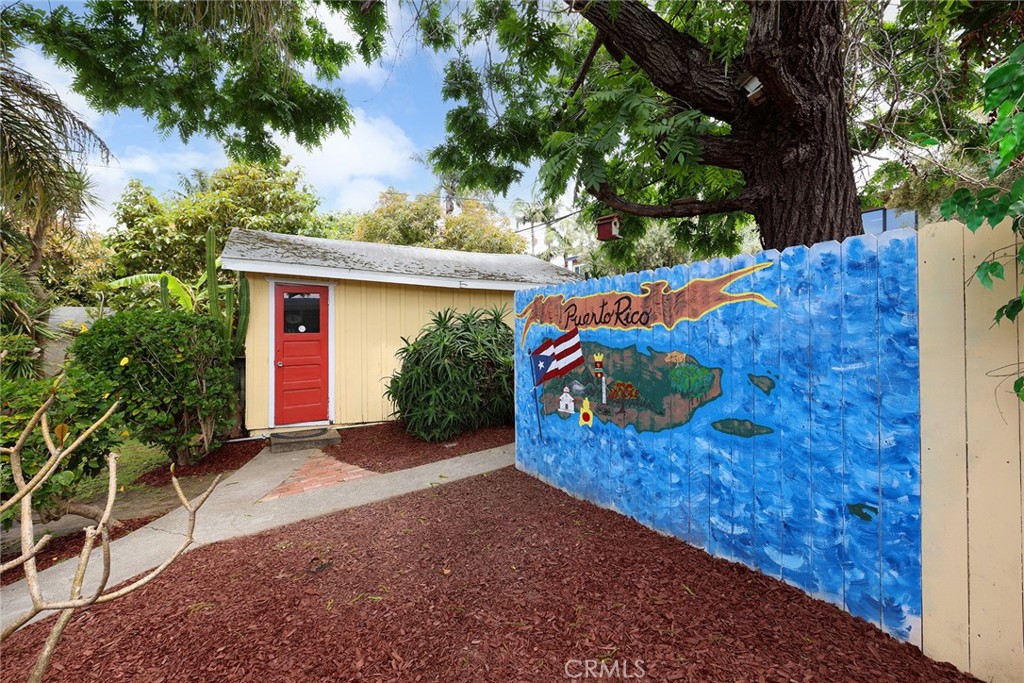 556 Through Street Laguna Beach, CA 92651 - Photo 24 of 30 a view of a house with a plants