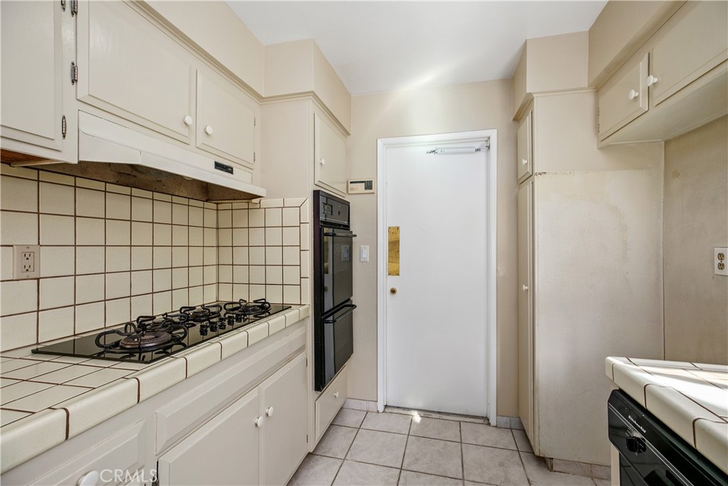 223 Orange Street Newport Beach, CA 92663 - Photo 18 of 51 a kitchen with a stove and a refrigerator
