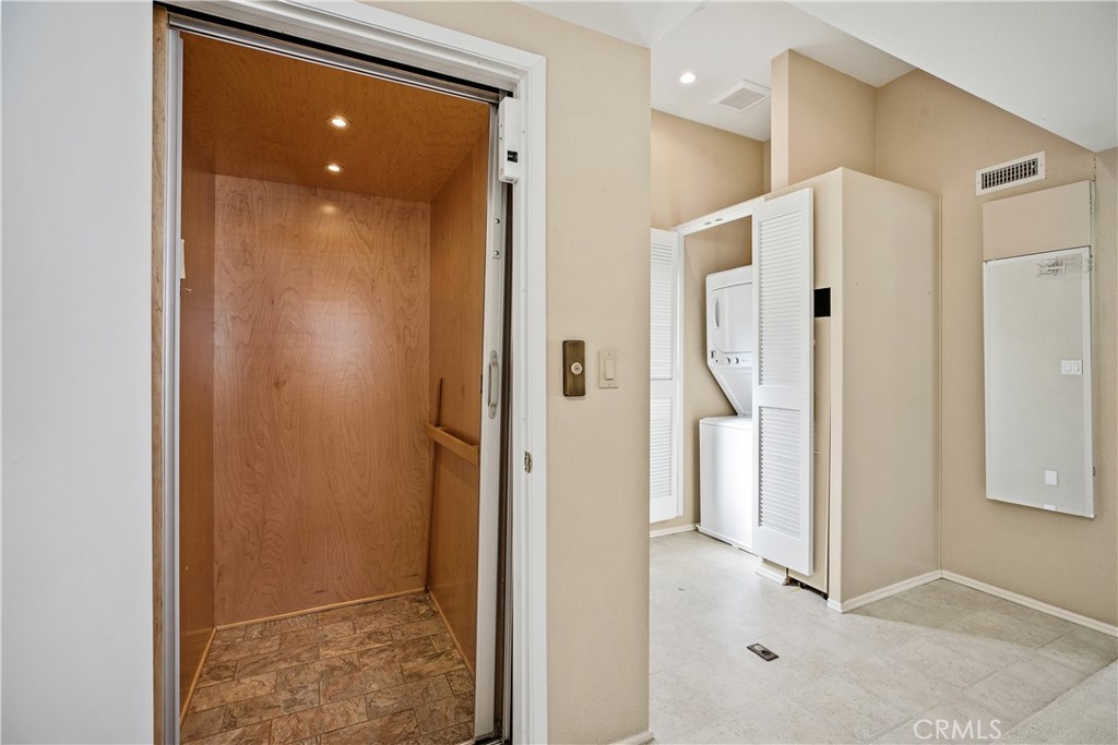 223 Orange Street Newport Beach, CA 92663 - Photo 21 of 51 a view of entryway with shower and door