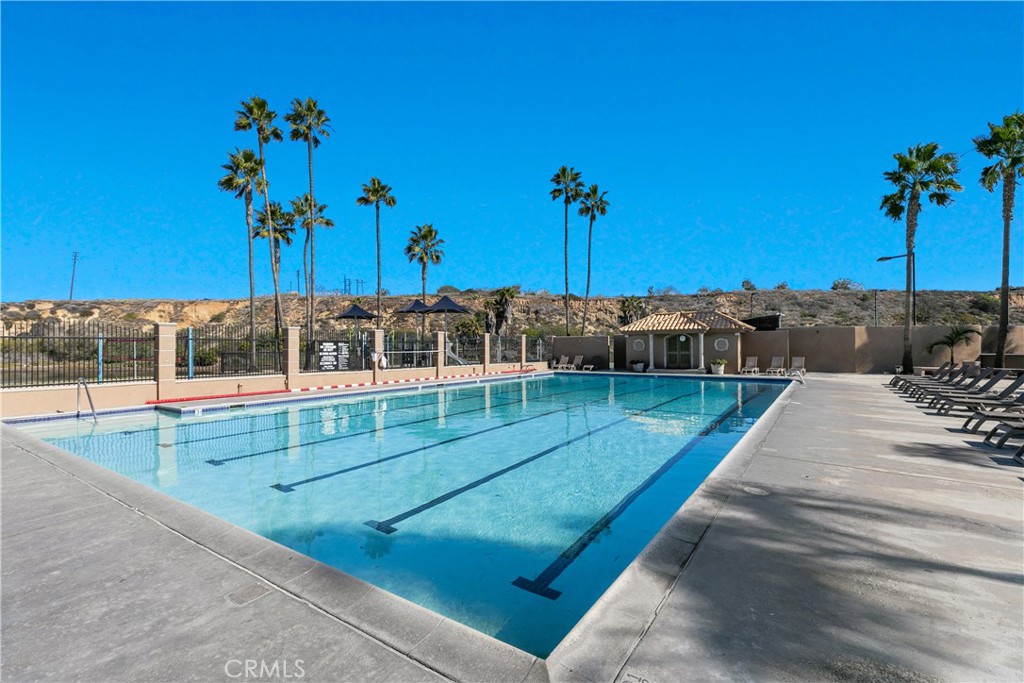 223 Orange Street Newport Beach, CA 92663 - Photo 35 of 51 a view of a backyard