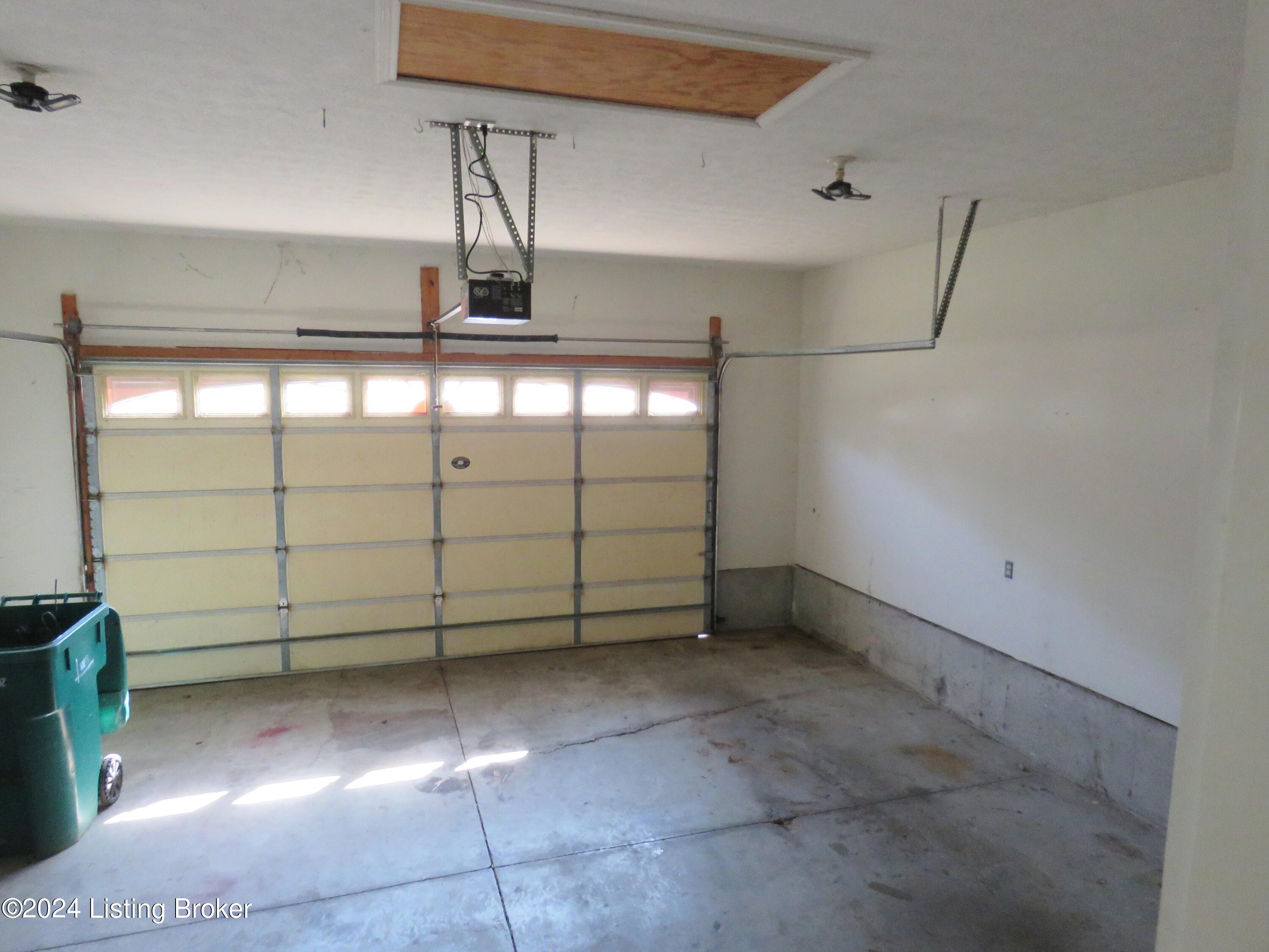 7713 Stone Ledge Road Louisville, KY 40291 - Photo 18 of 19 Garage