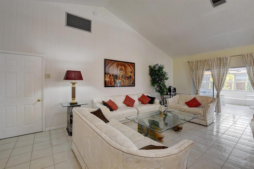 9565 El Clair Ranch Road Boynton Beach, FL 33437 - Photo 4 of 38 GetMedia.ashx copie