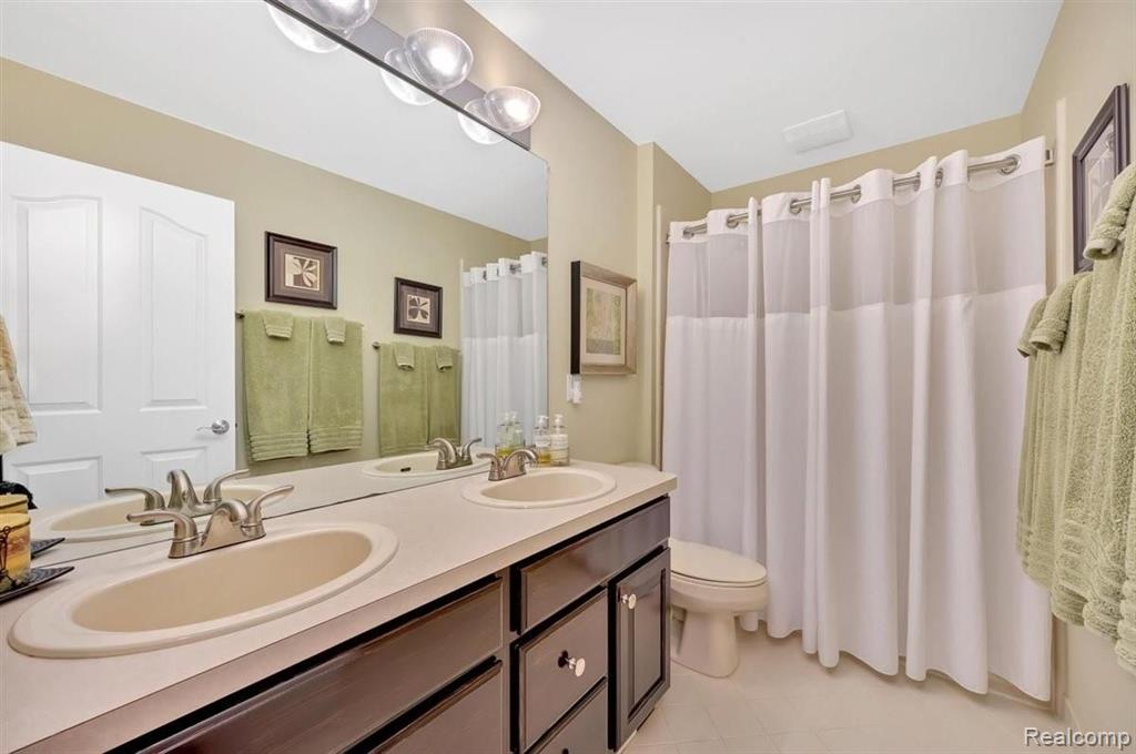 5295 Ashmonte Court Rochester, MI 48306 - Photo 30 of 52
