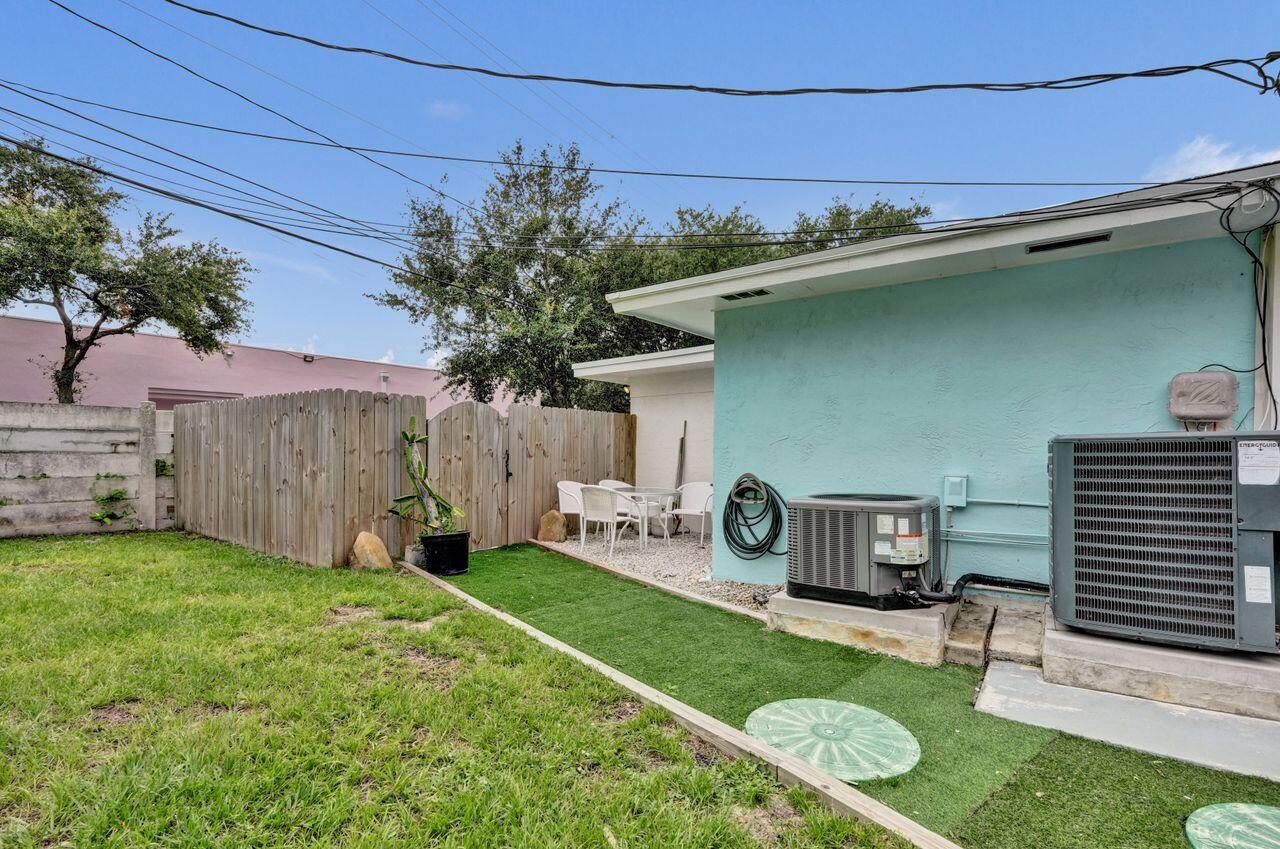 1718 Ridge Road North Palm Beach, FL 33408 - Photo 36 of 38 DSC09315