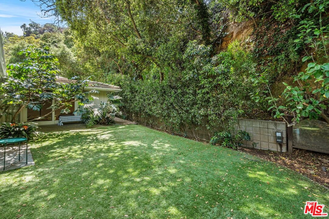 1827 Old Ranch Road Los Angeles, CA 90049 - Photo 38 of 39 a view of a backyard with a trees