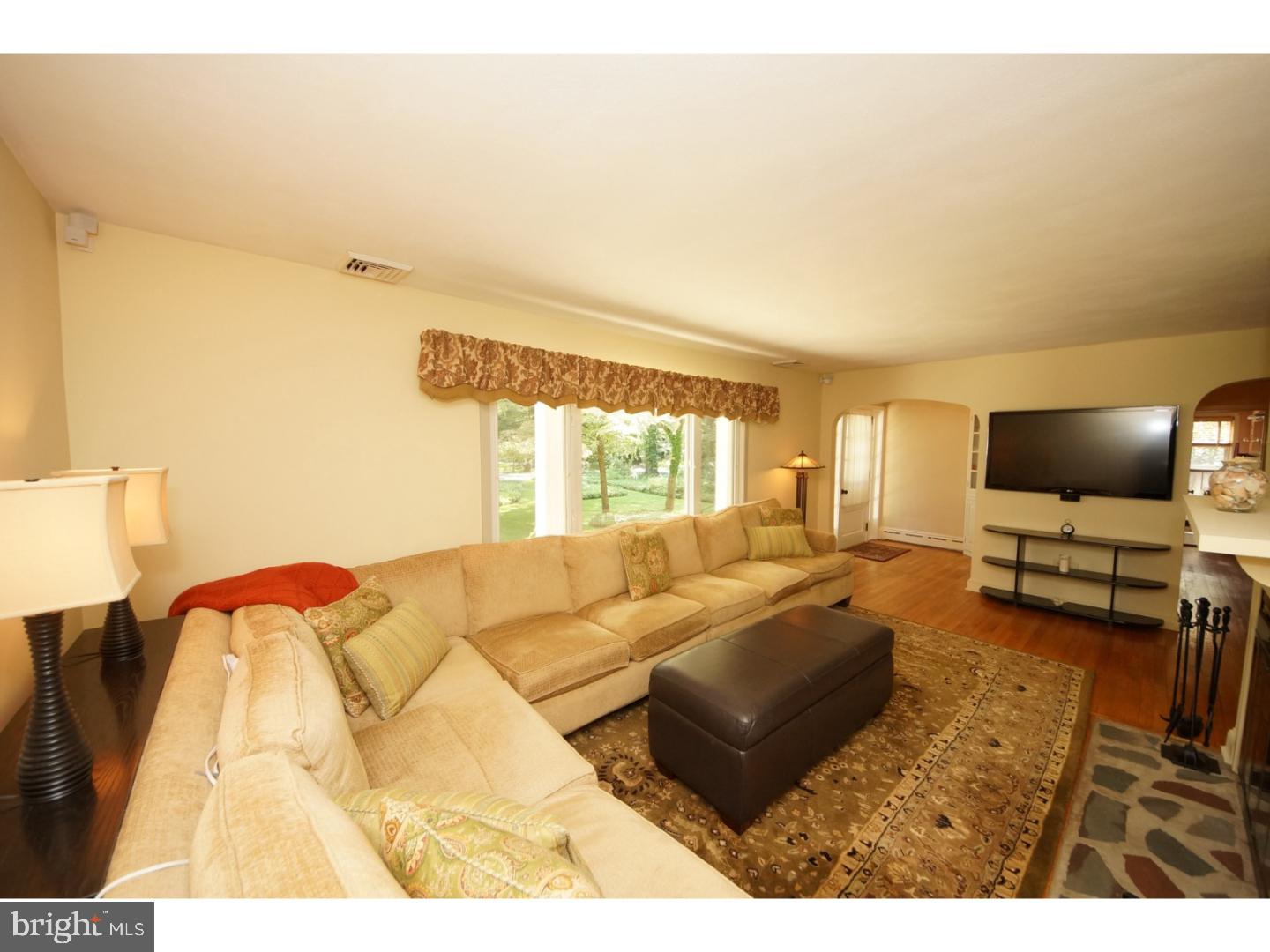 179 Pennington Harbourton Road Pennington, NJ 08534 - Photo 4 of 24