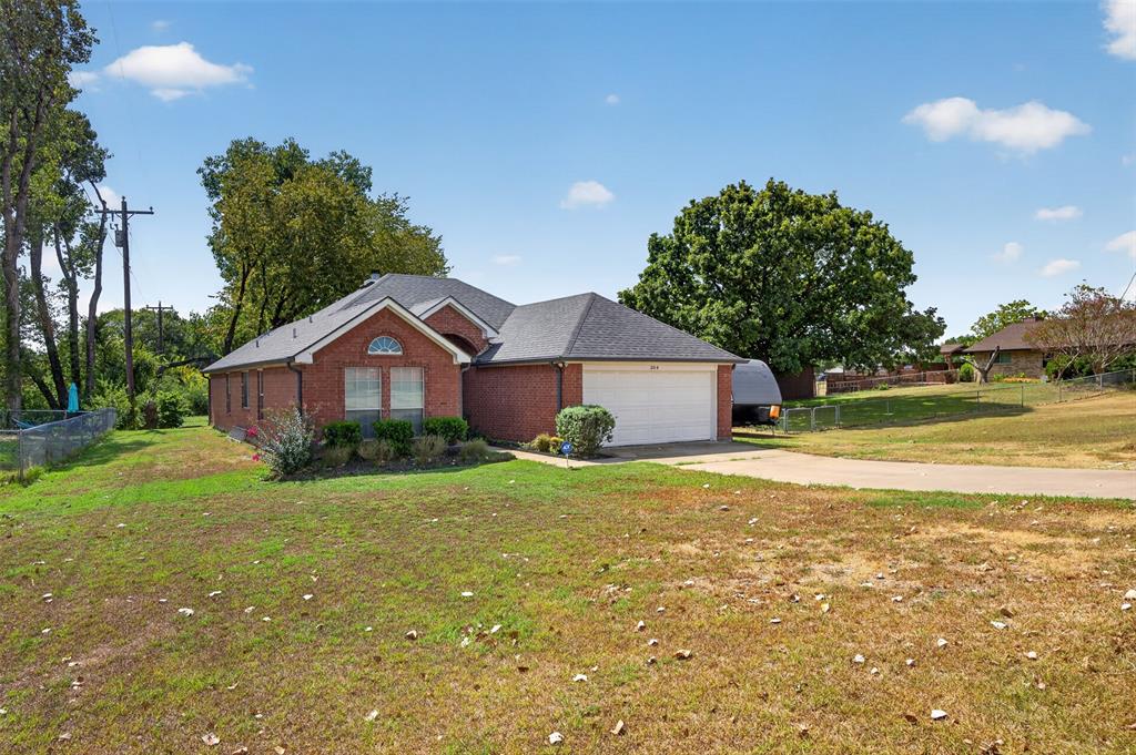 304 Daisy Road Midlothian, TX 76065 - Photo 2 of 27 Gallery Image 2