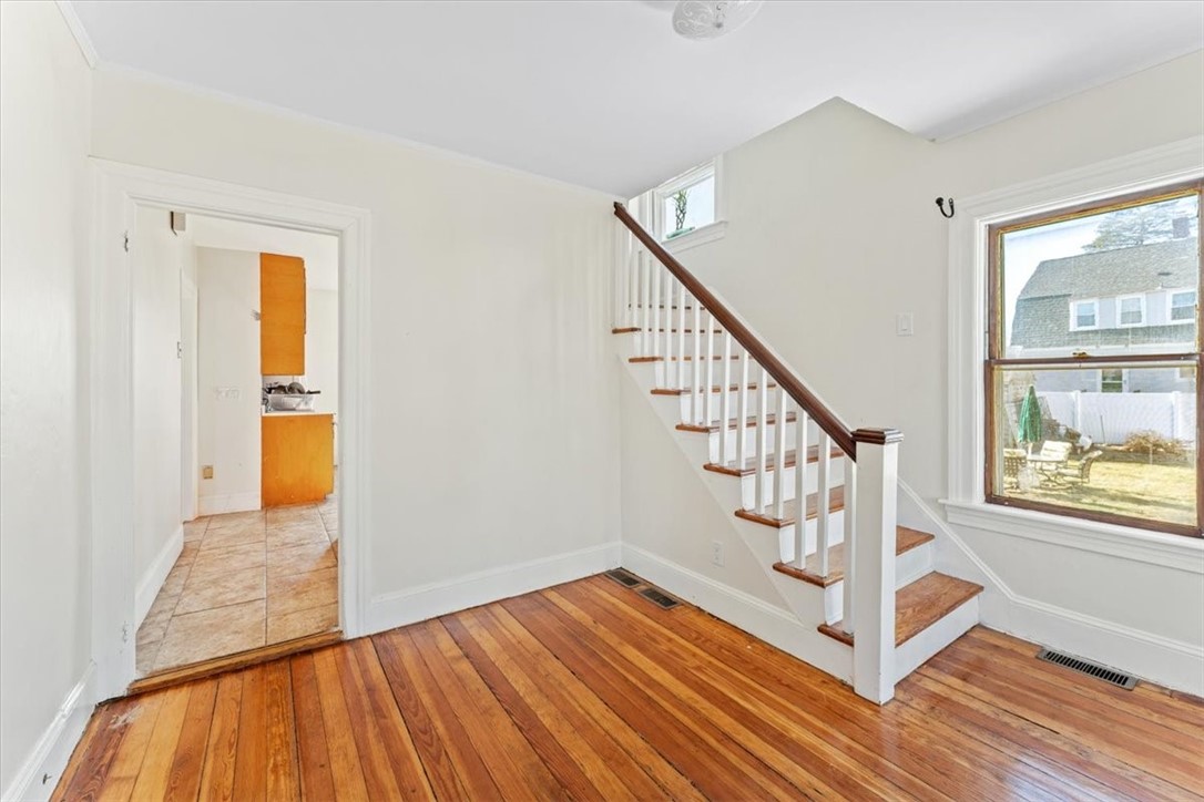 32 Edison Street Warwick, RI 02889 - Photo 11 of 32