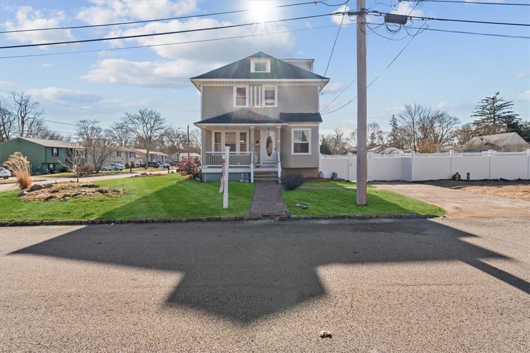 32 Edison Street Warwick, RI 02889 - Photo 2 of 32