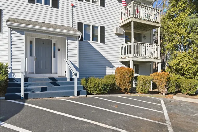 $267,000 | 2 Angle Street, Unit 6, Lincoln, RI 02838