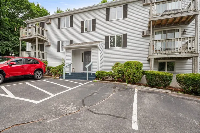 $267,000 | 2 Angle Street, Unit 6, Lincoln, RI 02838