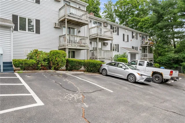 $267,000 | 2 Angle Street, Unit 6, Lincoln, RI 02838