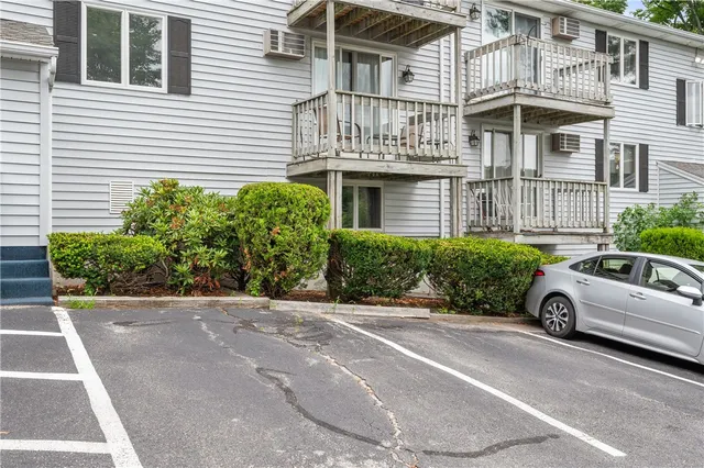 $267,000 | 2 Angle Street, Unit 6, Lincoln, RI 02838