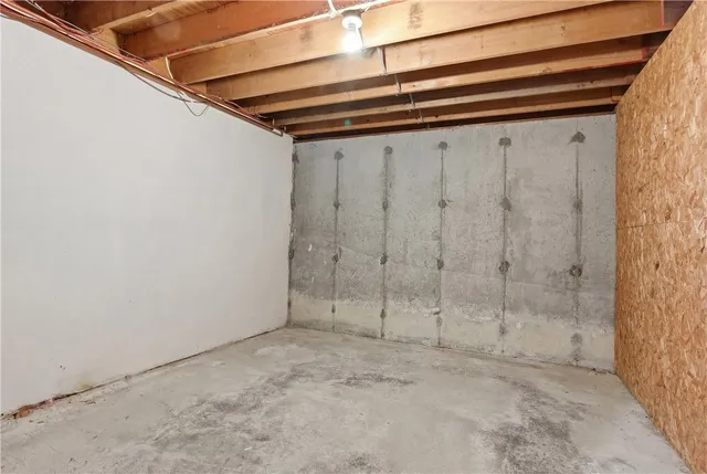 $267,000 | 2 Angle Street, Unit 6, Lincoln, RI 02838