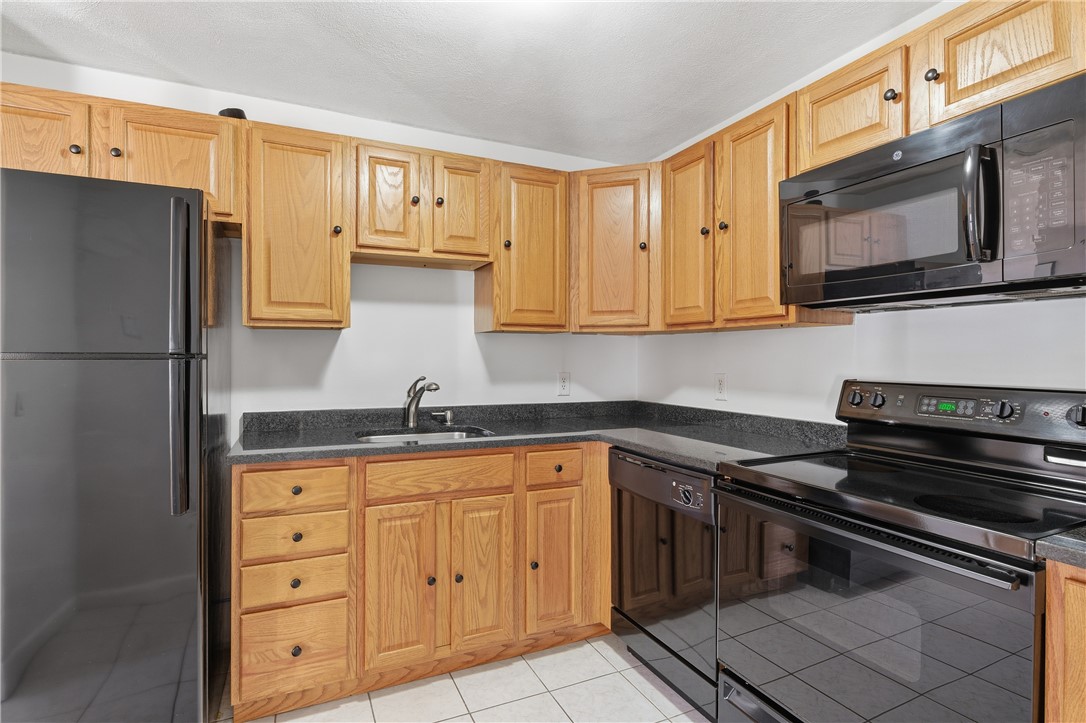 2 Angle Street, Unit 6 Lincoln, RI 02838 - Photo 3 of 26