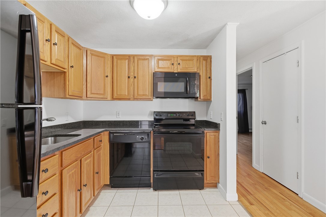 2 Angle Street, Unit 6 Lincoln, RI 02838 - Photo 4 of 26