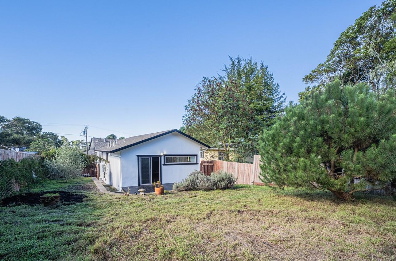 1113 Presidio Boulevard Pacific Grove, CA 93950 - Photo 31 of 35