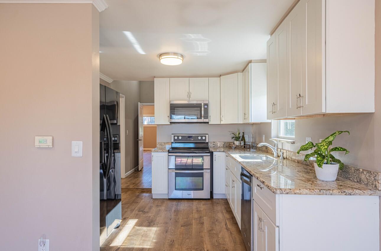 1113 Presidio Boulevard Pacific Grove, CA 93950 - Photo 7 of 35