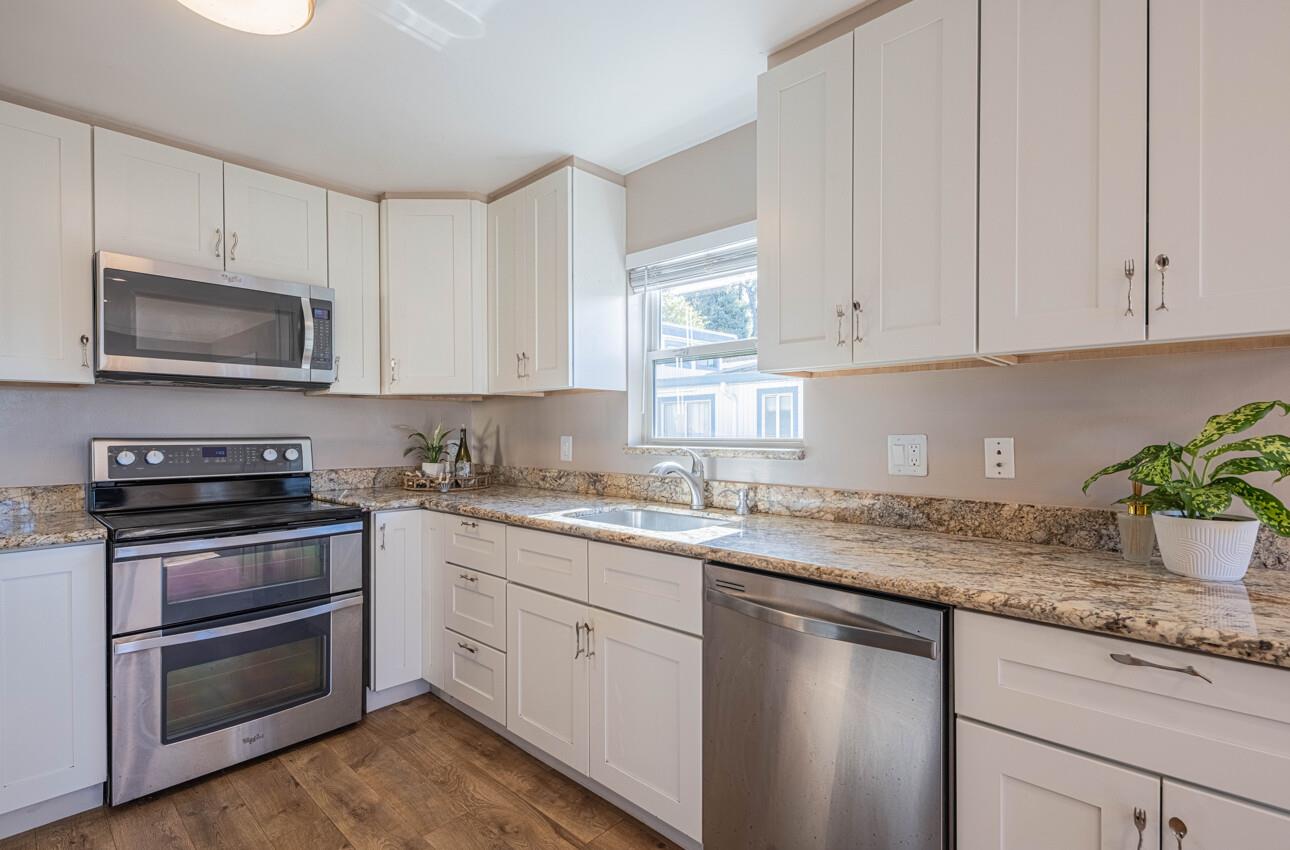 1113 Presidio Boulevard Pacific Grove, CA 93950 - Photo 8 of 35