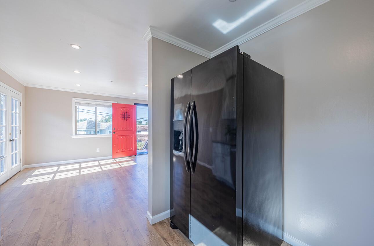 1113 Presidio Boulevard Pacific Grove, CA 93950 - Photo 10 of 35