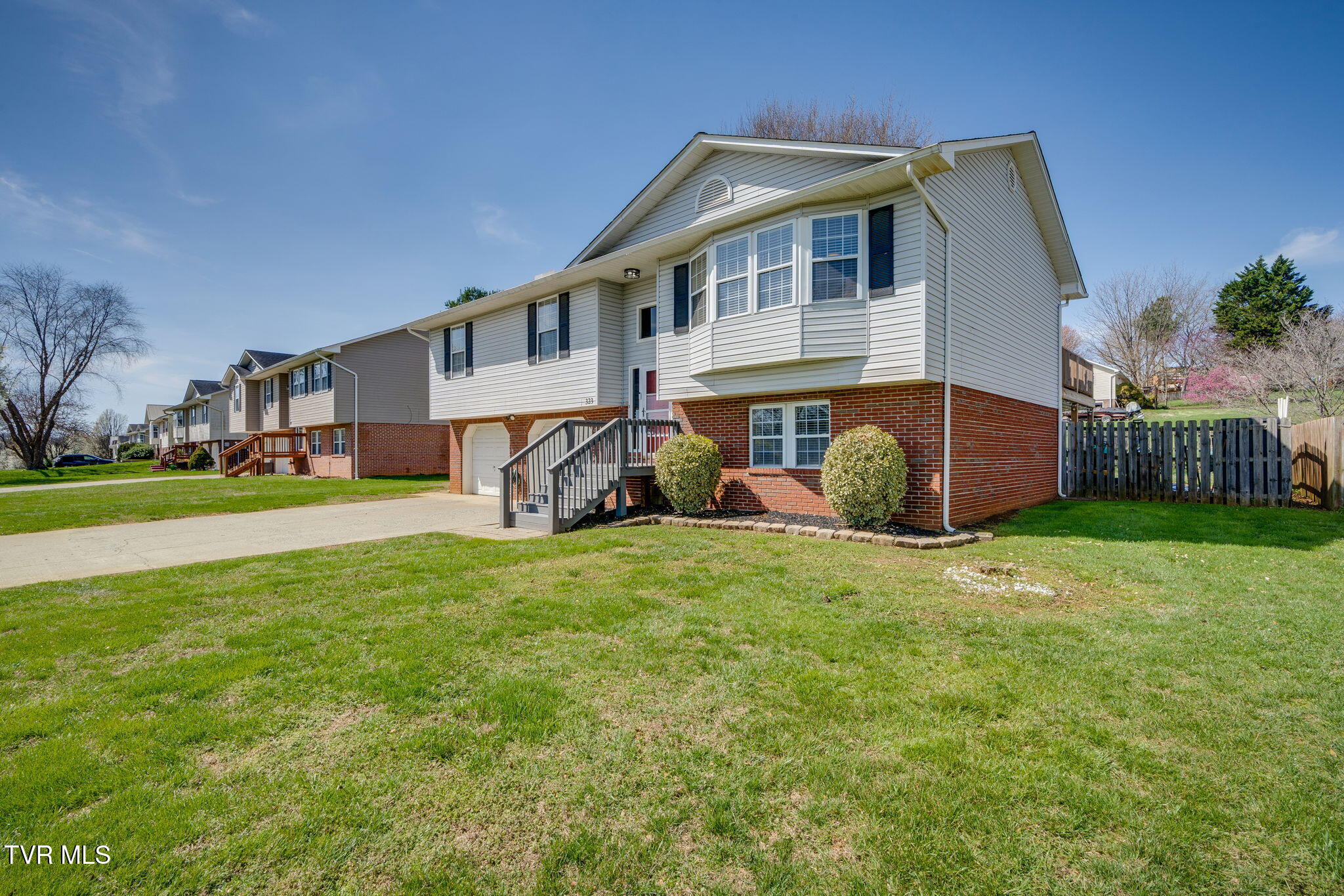 323 Gray Station Road Gray, TN 37615 - Photo 2 of 26 002