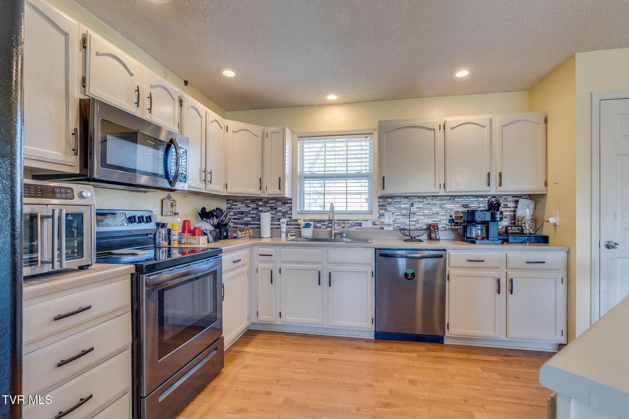 323 Gray Station Road Gray, TN 37615 - Photo 10 of 26 010