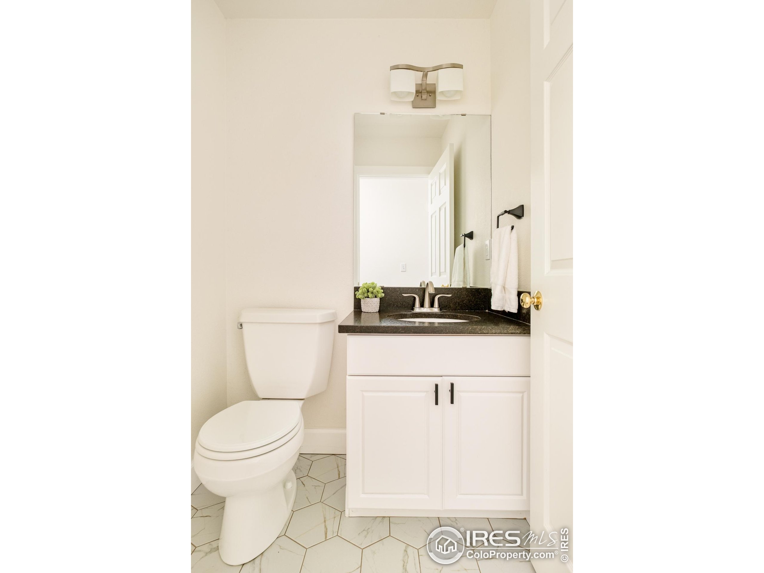 270 Canon View Road Boulder, CO 80302 - Photo 18 of 48 a bathroom with a toilet a sink and a mirror