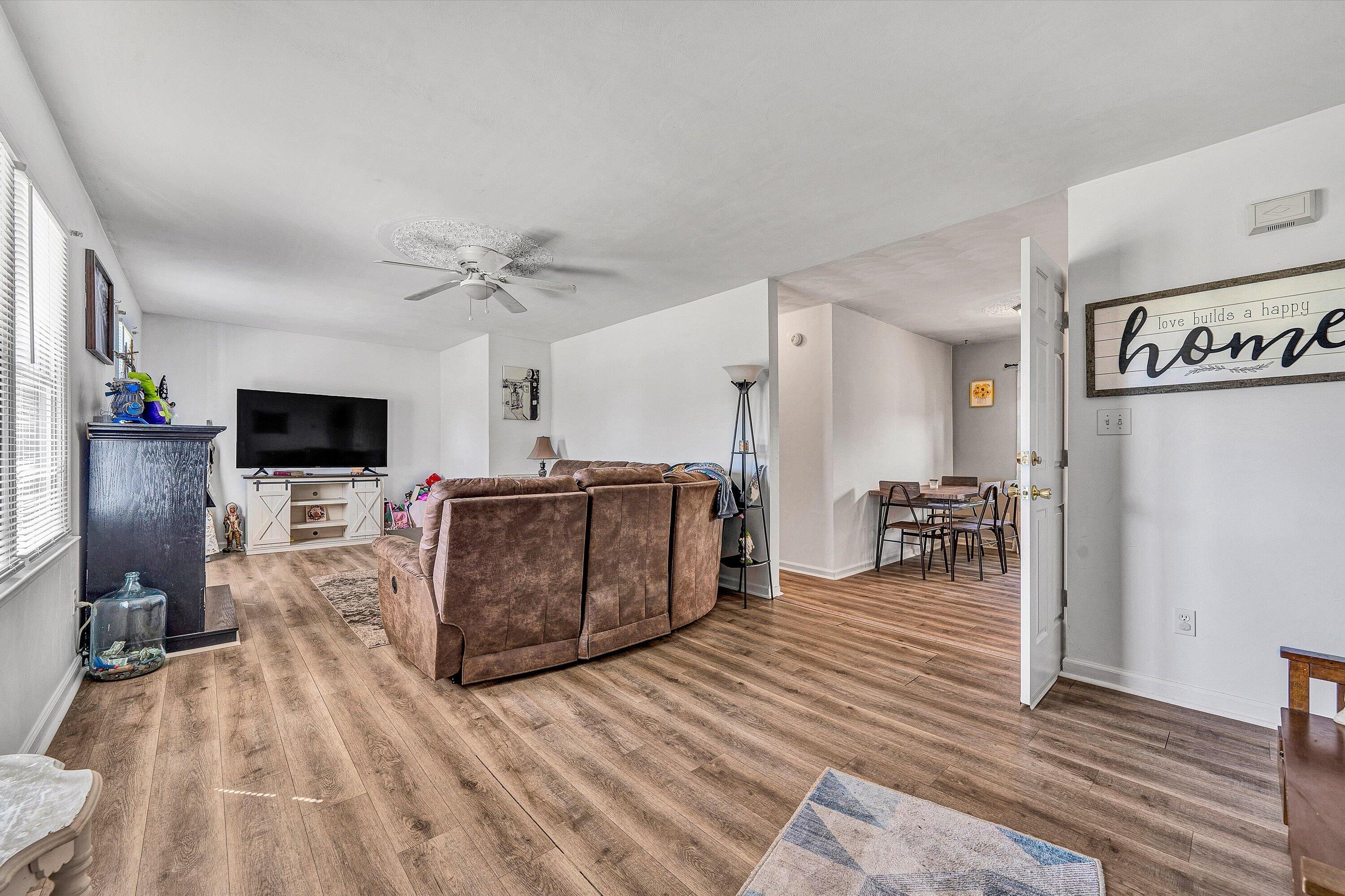 333 Farmington Road Hardy, VA 24101 - Photo 7 of 44 Family Room