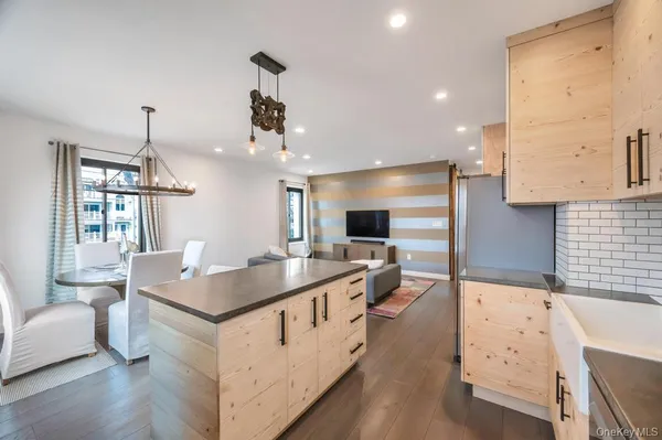 $32,000 | 100 West Broadway, Unit 2BB, Long Beach, NY 11561