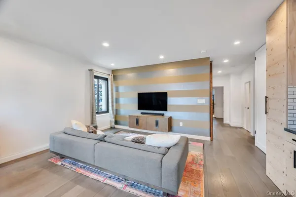 $32,000 | 100 West Broadway, Unit 2BB, Long Beach, NY 11561